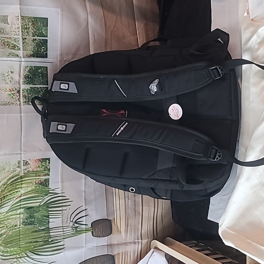 NWOT Swissgear  ScanSmart Black Backpack - Picture 2 of 9